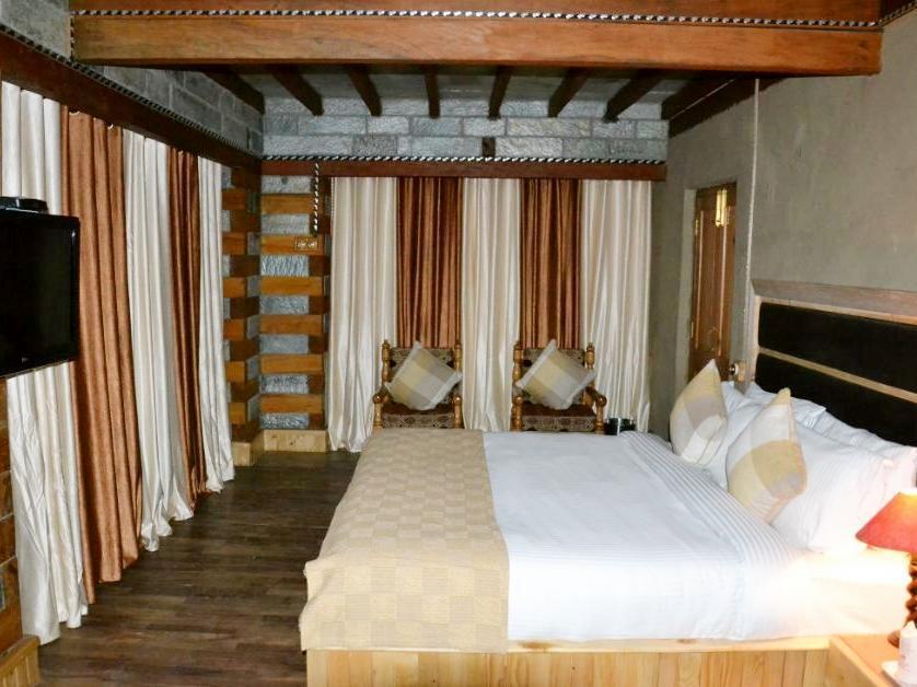 Shobla Kaathkuni Royale Hotel Kullu Exterior photo