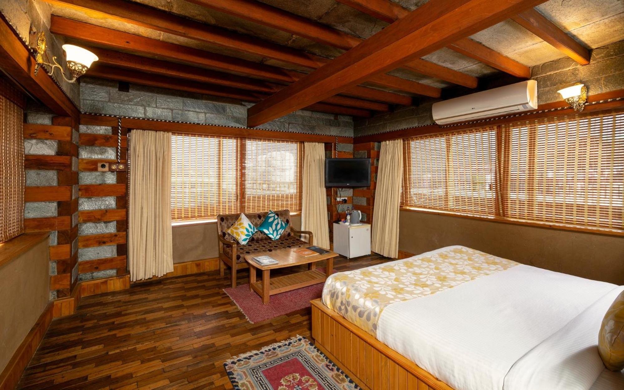 Shobla Kaathkuni Royale Hotel Kullu Exterior photo